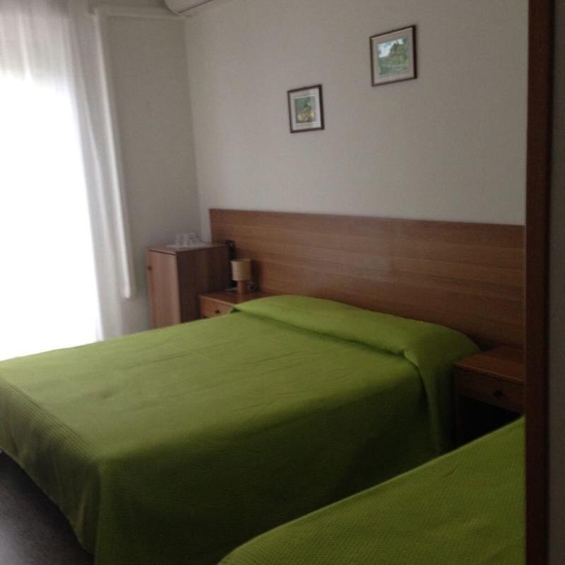 Pensione Imperia Lignano Sabbiadoro Exterior foto
