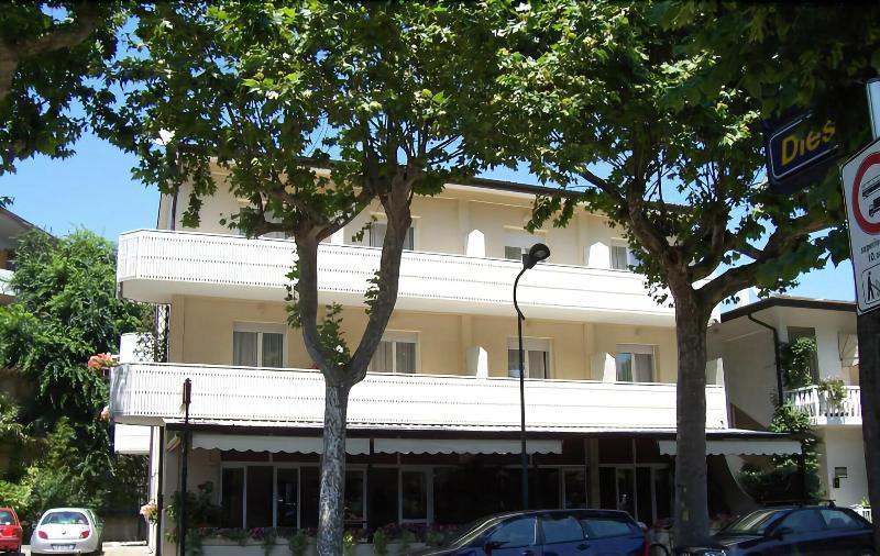 Pensione Imperia Lignano Sabbiadoro Exterior foto