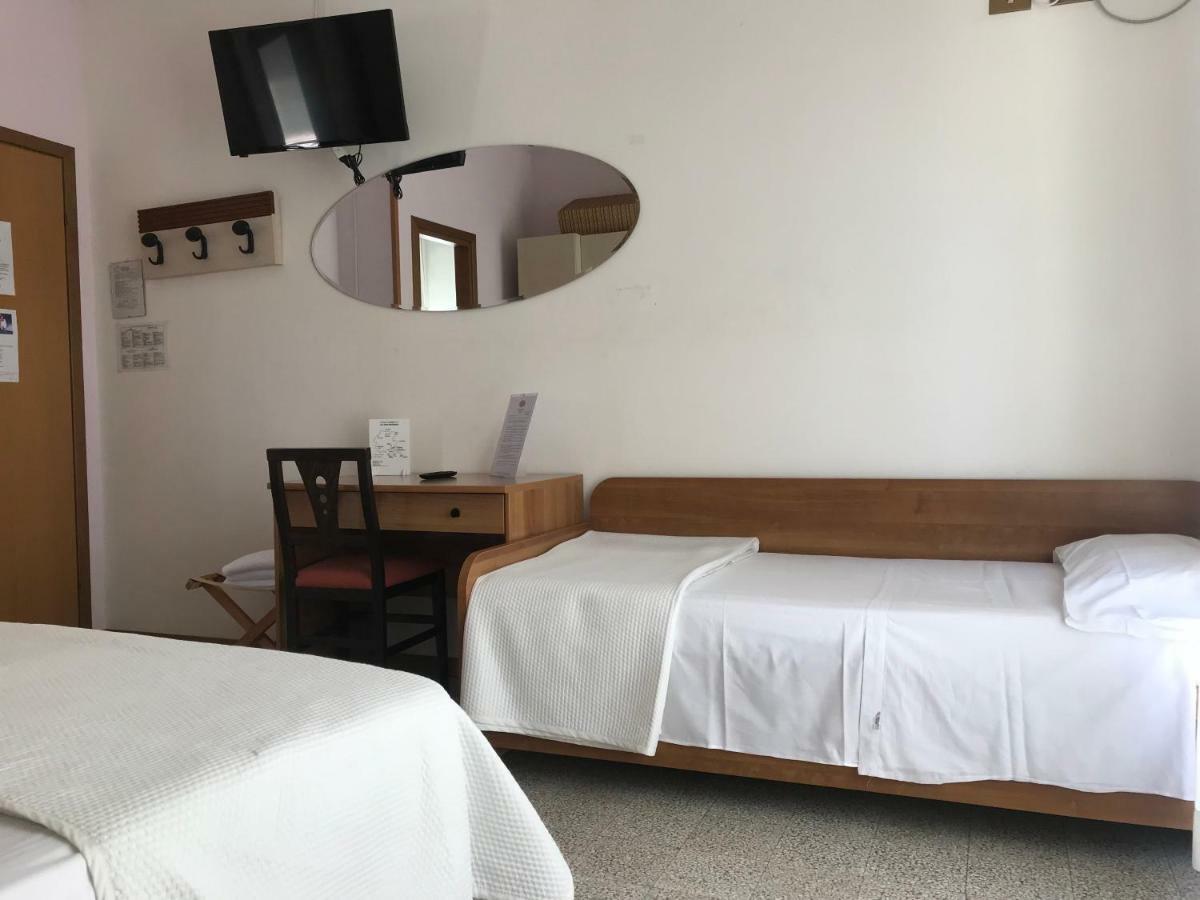 Pensione Imperia Lignano Sabbiadoro Exterior foto